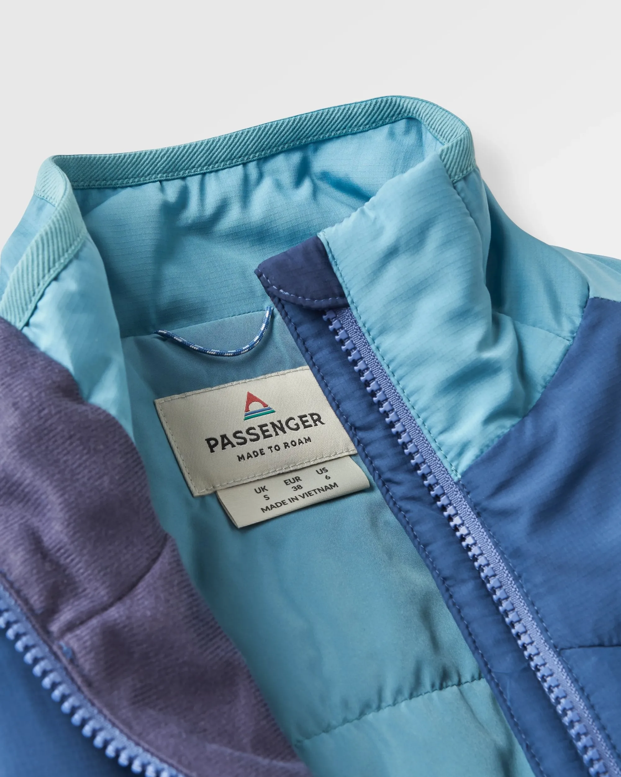 Shasta Lightweight Recycled Thermore® Insulated Vest - Rich Navy/Dark Denim/Arctic